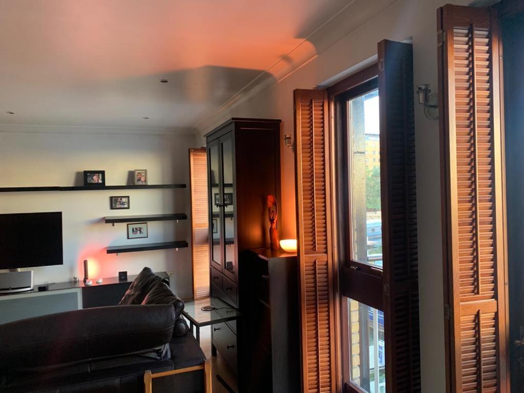 Lovely Room, Free Parking In Private Gated Place London Exterior photo