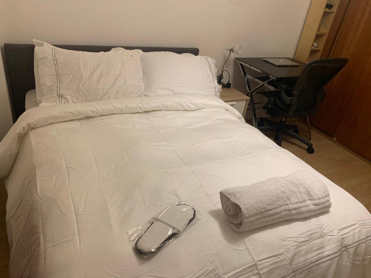 Lovely Room, Free Parking In Private Gated Place London Exterior photo