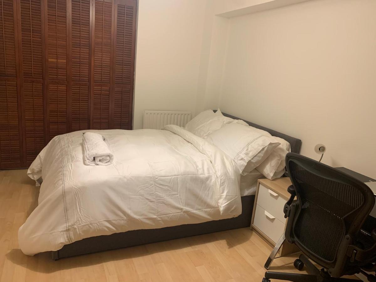 Lovely Room, Free Parking In Private Gated Place London Exterior photo